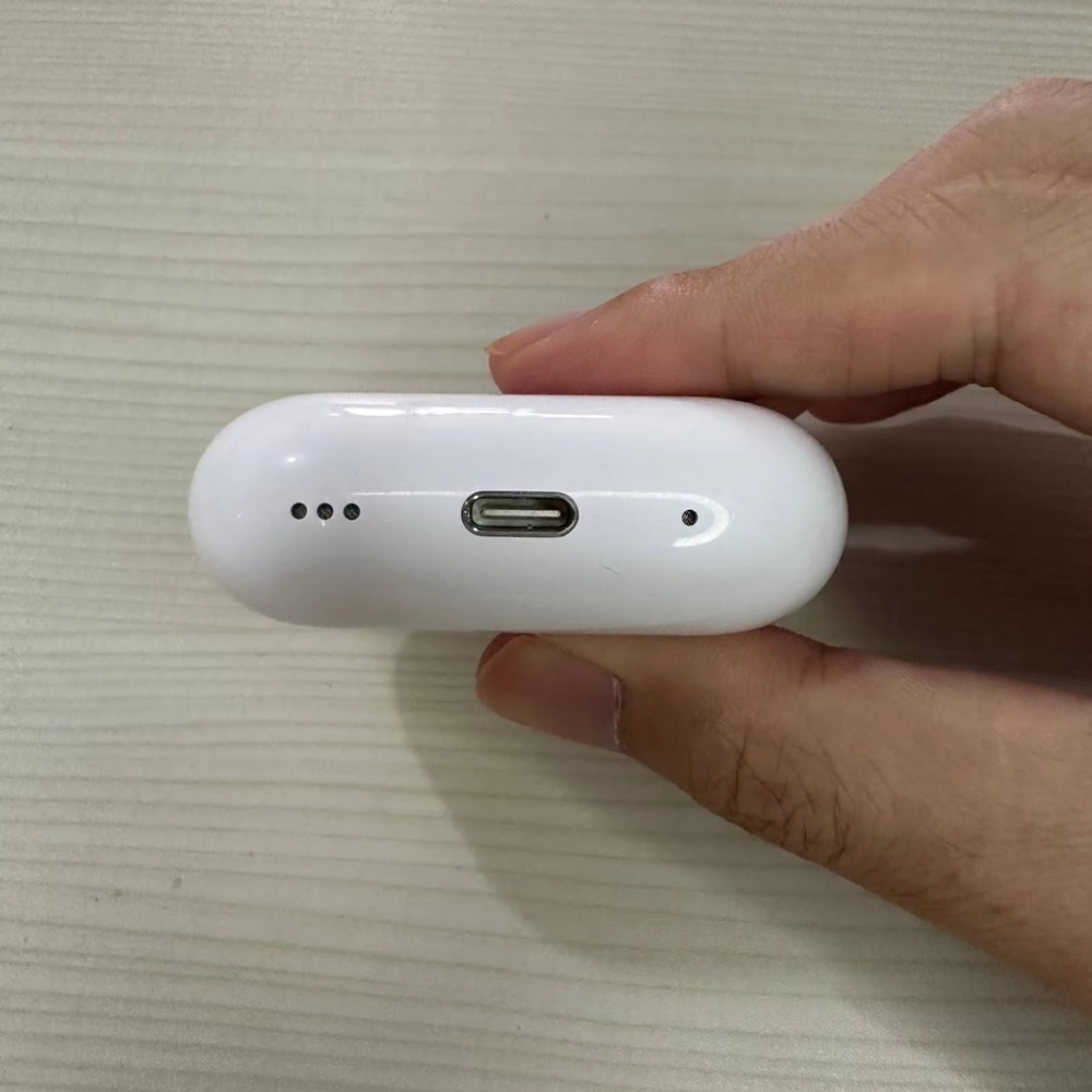 White Wireless Earbuds Charging Case